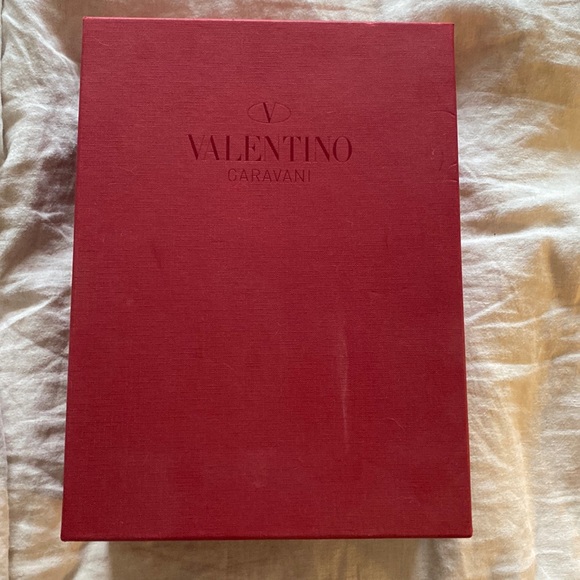 VALENTINO ROCKSTUD FLAT CALFSKIN SANDAL WITH STRAPS - Picture 7 of 11